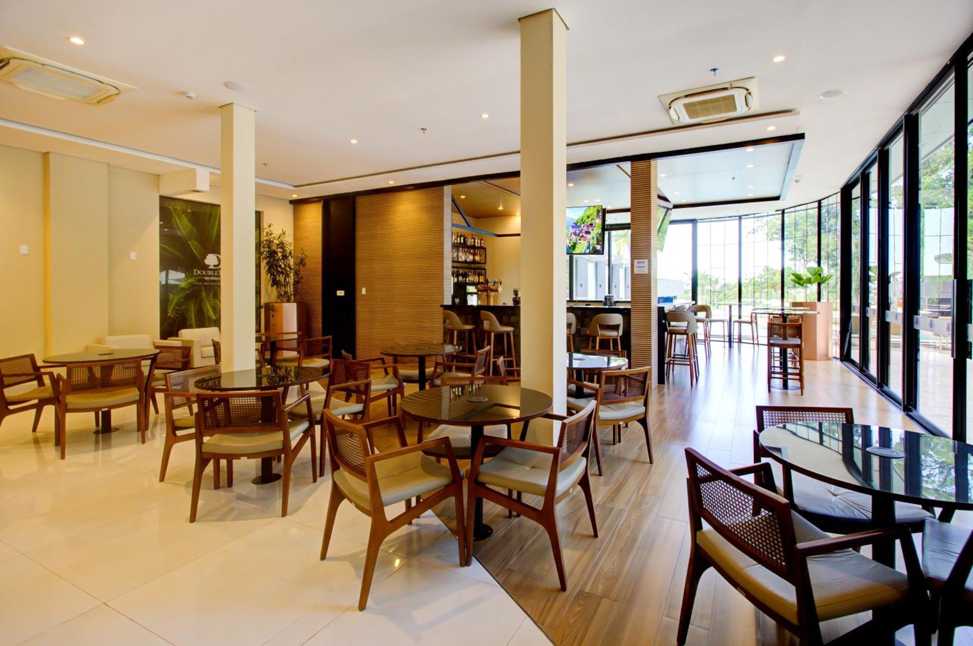 Doubletree By Hilton - Resort - Foz Do Iguacu Bagian luar foto The interior of the hotel