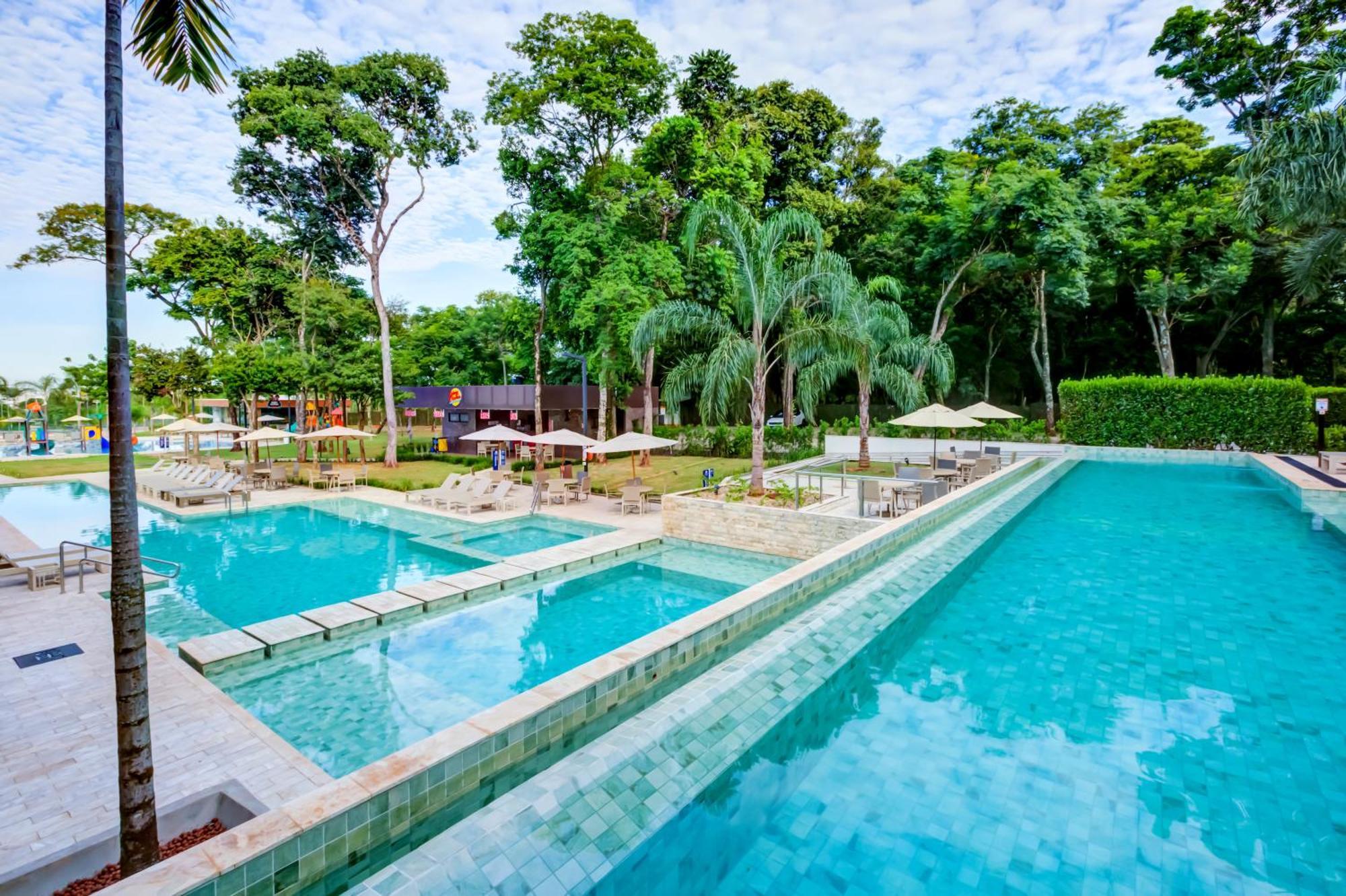 Doubletree By Hilton - Resort - Foz Do Iguacu Bagian luar foto The swimming pool at the resort