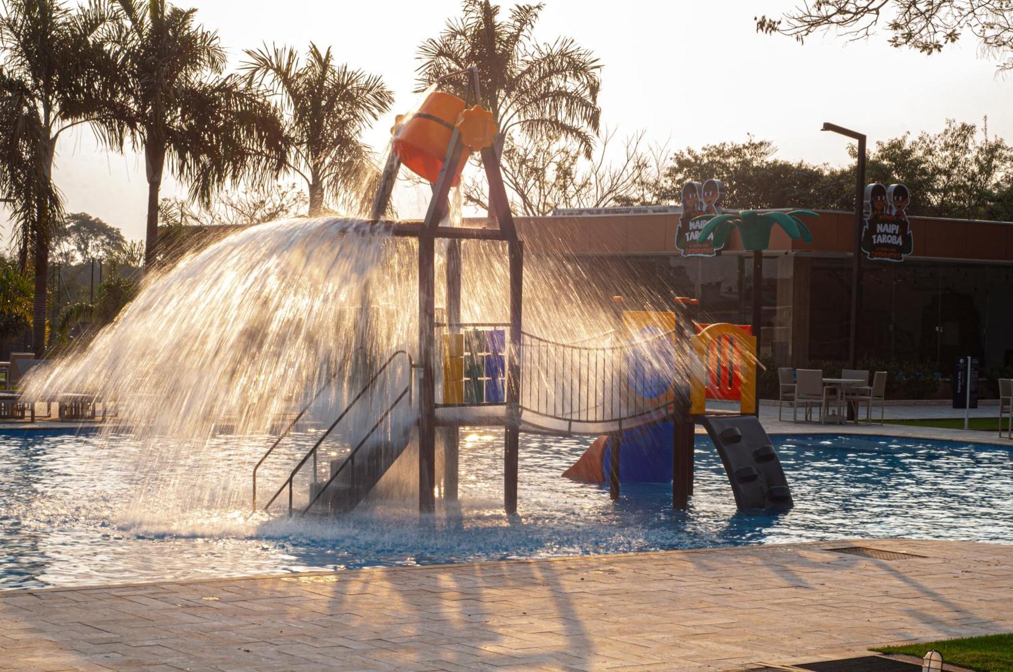 Doubletree By Hilton - Resort - Foz Do Iguacu Bagian luar foto Splash pad at the Community Aquatic Center